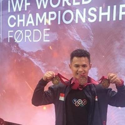 Rizki Juniansyah Pecahkan Rekor Dunia dan Raih Dua Emas di Kejuaraan Dunia Angkat Besi