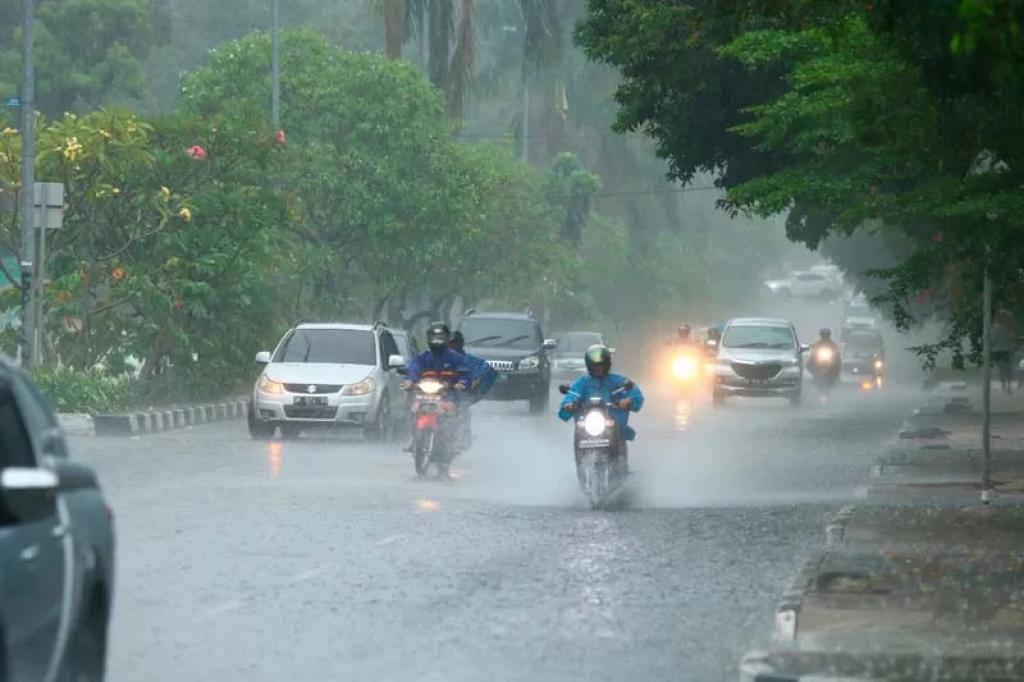 BMKG Keluarkan Peringatan Dini Cuaca Ekstrem di 7 Wilayah Riau Hari ini