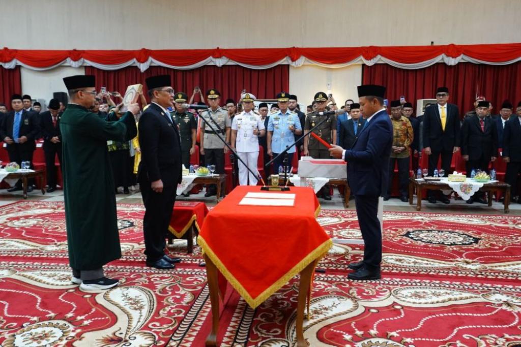 Lantik Syahrial Abdi Sebagai Sekdaprov, Gubernur Wahid Pastikan Pemerintahan di Riau Berjalan Normal