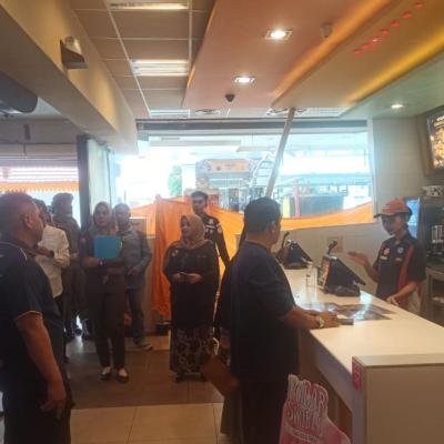 Satpol PP Pekanbaru Tegur Rumah Makan dan Restoran Buka Siang Hari di Mal Pekanbaru