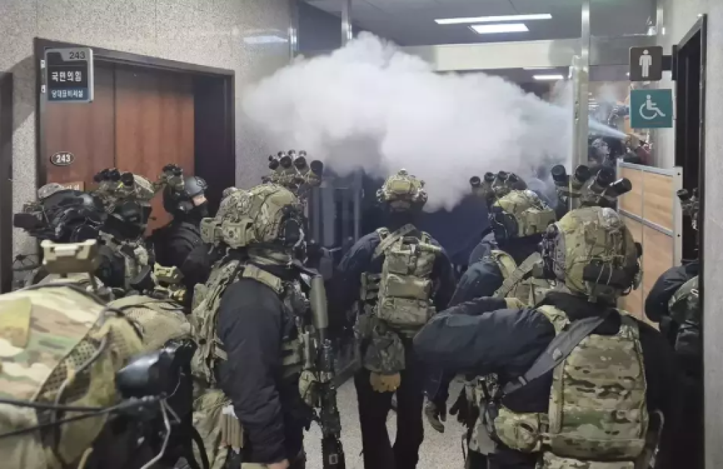 Darurat Militer Korea Selatan: Oposisi Menuntut Presiden Yoon Mengundurkan Diri