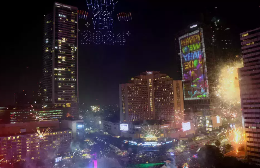 Jakarta Rayakan Tahun Baru dengan Pertunjukan 800 Drone dan Hiburan Langsung di Bundaran HI