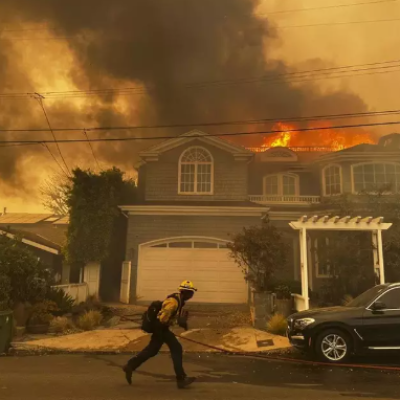 Mengerikan, Ribuan Orang Mengungsi Akibat Kebakaran Hutan yang Tak Terkendali dan Menghancurkan Rumah-Rumah di Wilayah Los Angeles