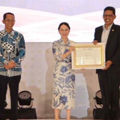 Dorong Investasi Batam, Ketua DPRD Kamaluddin Terima Penghargaan BP Batam