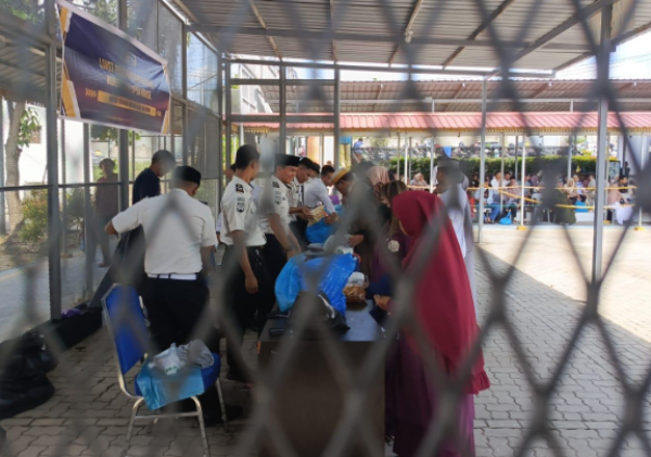 Kunjungan Lebaran di Rutan Batam Membludak, Ribuan Pembesuk Datangi Warga Binaan