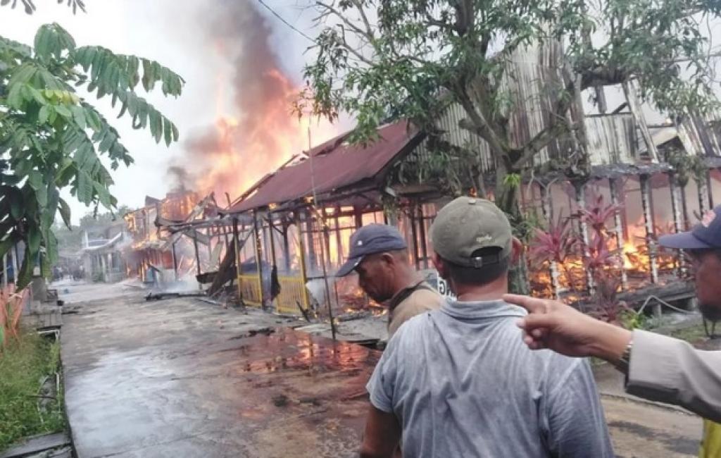 Tujuh Rumah di Lingga Ludes Terbakar Diduga Akibat Korsleting Listrik, Warga Mengungsi