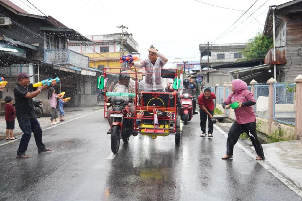 Basah oleh Tradisi, Hangat oleh Kebersamaan: Perang Air Cian Cui di Selatpanjang