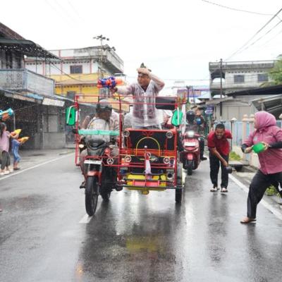 Basah oleh Tradisi, Hangat oleh Kebersamaan: Perang Air Cian Cui di Selatpanjang