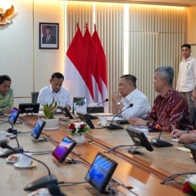 Plt Gubri SF Hariyanto Bahas Tiga Isu Penting Bersama Menhut Raja Juli