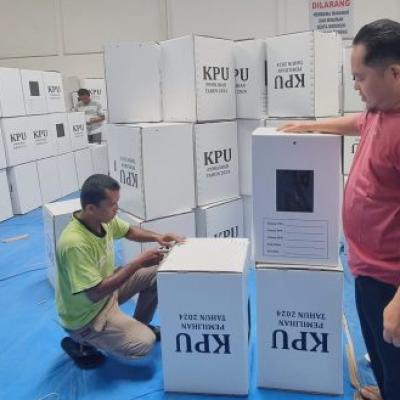 Bawaslu Pekanbaru Awasi Proses Perakitan Kotak Suara untuk Pemilu 2024