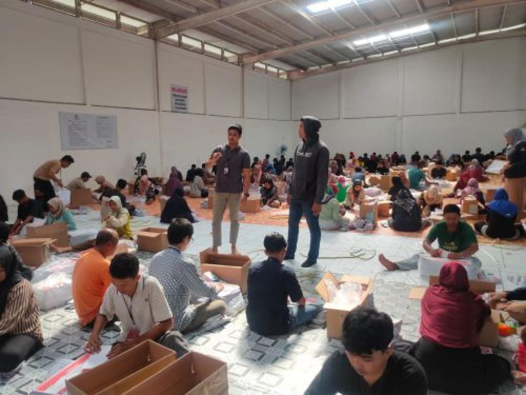 Bawaslu Pekanbaru Awasi Pelipatan Surat Suara Calon Walikota dan Wakil Walikota pada Hari Pertama