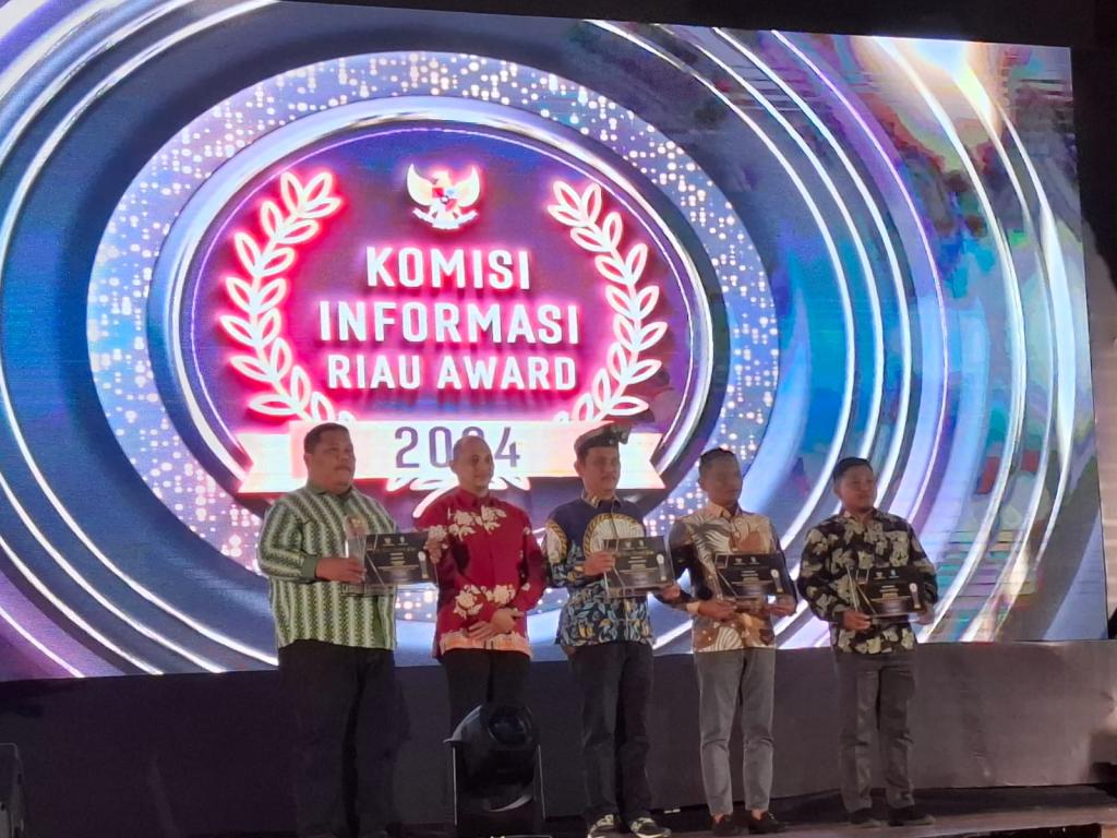 Terima Penghargaan Dari Komisi Informasi Riau, Bawaslu Siak Raih Predikat Informatif