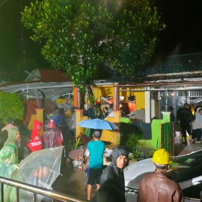 5 Rumah Terdampak Longsor di Perumahan Tiban Koperasi Batam, 4 Warga Dalam Pencarian