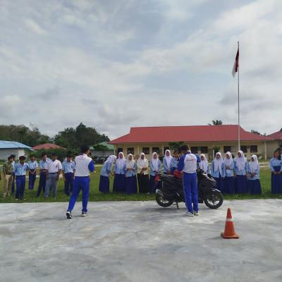 Resolusi #Cari_Aman! Honda Riau Edukasi 350 Pelajar tentang Keselamatan Berkendara