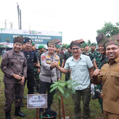 Polda Riau Inisiasi Aksi Tanam Pohon, Melindungi Tuah Menjaga Marwah