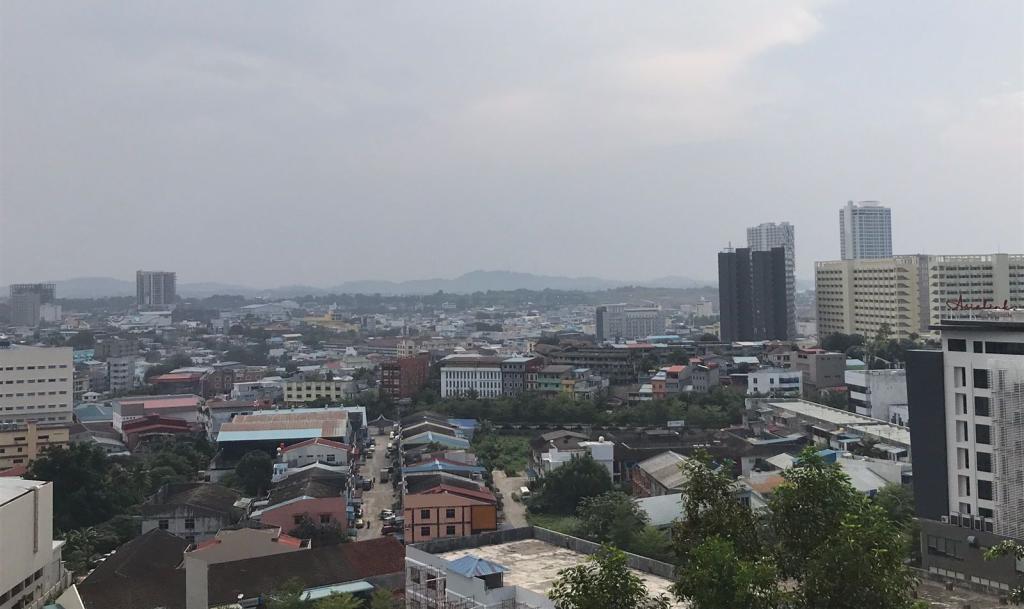 Prakiraan Cuaca Kepri Hari Ini: Cerah Berawan hingga Hujan Ringan