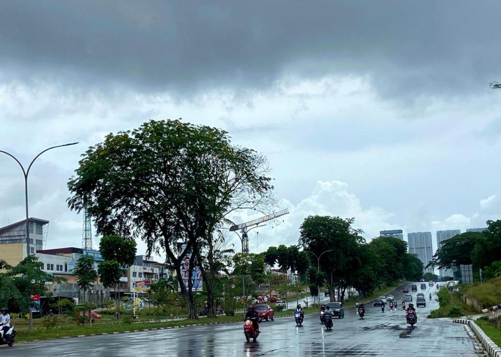 Prakiraan Cuaca Kepri 19 April: Waspada Hujan Petir dan Angin Kencang
