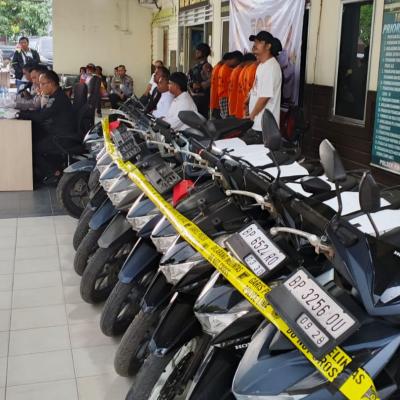 5 Pelaku Curanmor Modus Patahkan Stang Motor Dibekuk Polisi