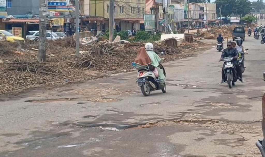 Amsakar Sebut Proyek Pelebaran Jalan Simpang Cikitsu Segera Dilakukan