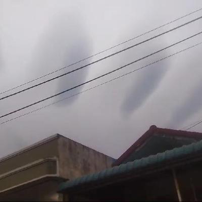 Awan Berbentuk Ruas Jari Hiasi Langit Batam, BMKG: Fenomena Biasa