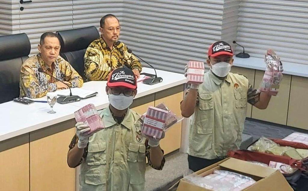 KPK Sita Rp6,8 Miliar Terkait Kasus Korupsi Pj Walikota dan Sekdako Pekanbaru