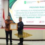 Pemprov Riau dan Sejumlah Kabupaten/Kita Terima Penghargaan Pelayanan Publik
